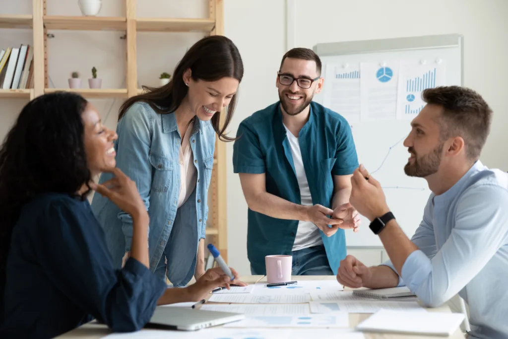 Equipe de travail - sourire - bien-être - essyca